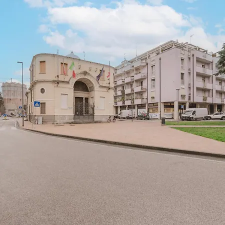 Casa Falco - 15 Min Dalla Stazione E Dal Centro